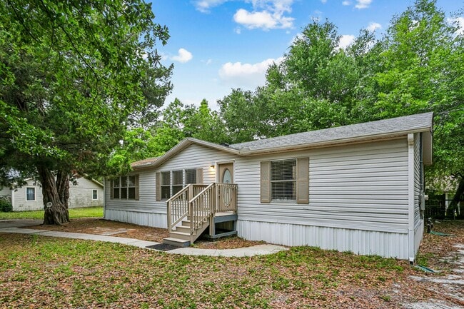 Photo - 223 Ajax Dr NW