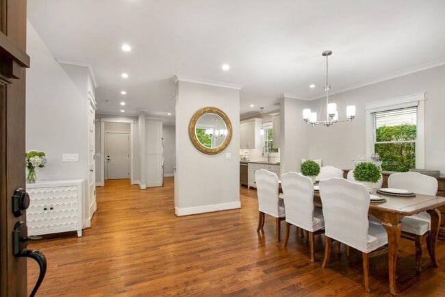 Photo - 782 Piedmont Way NE