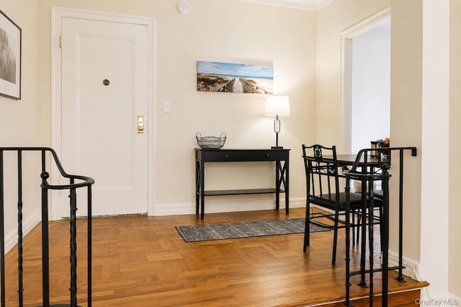 Photo - 210 Martine Ave Unit 4N