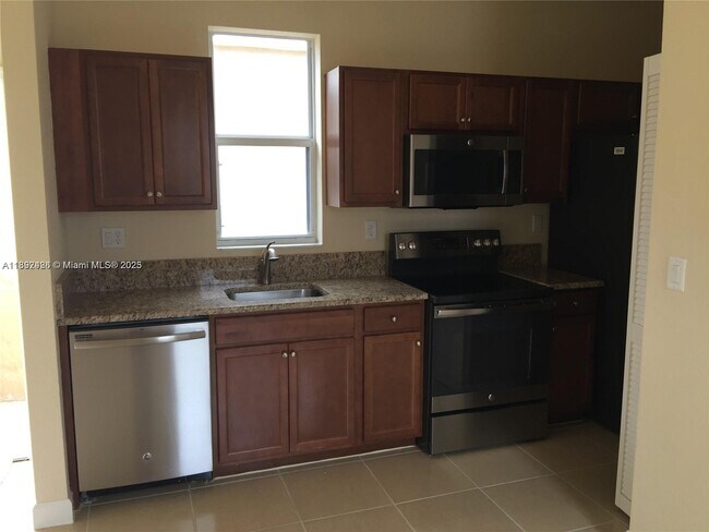 Photo - 17105 SW 96th St Unidad Studio
