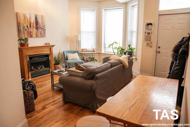 Photo - 1935 N Wood St Unit 1