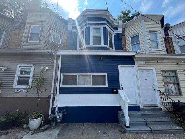 Building Photo - Renovated 3 Bedroom/1 Bathroom Home Available in East Camden!
