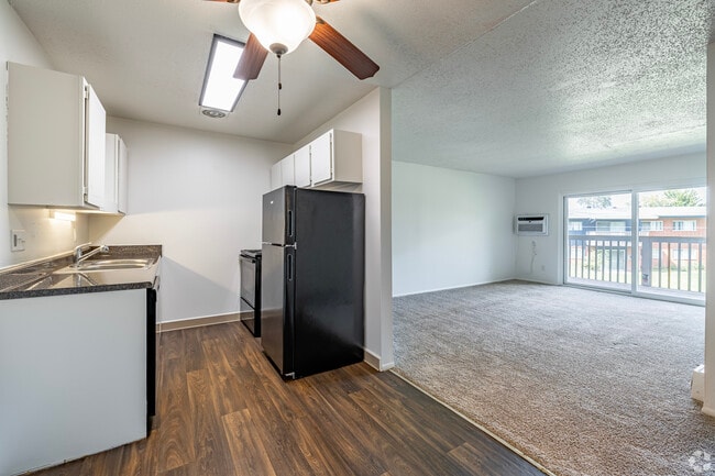 Photo - Cedar Creek Apartments