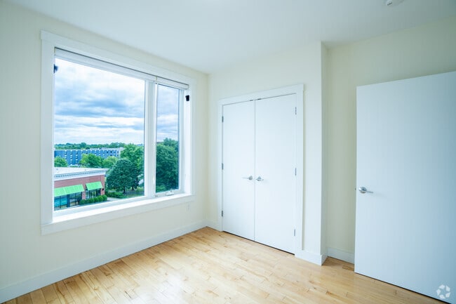1 BR, 1 BA - Bedroom - 560SF