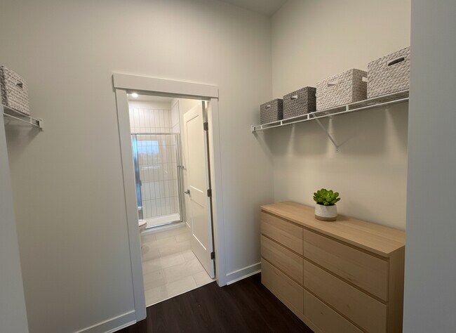 Photo - 5382-200 200 St