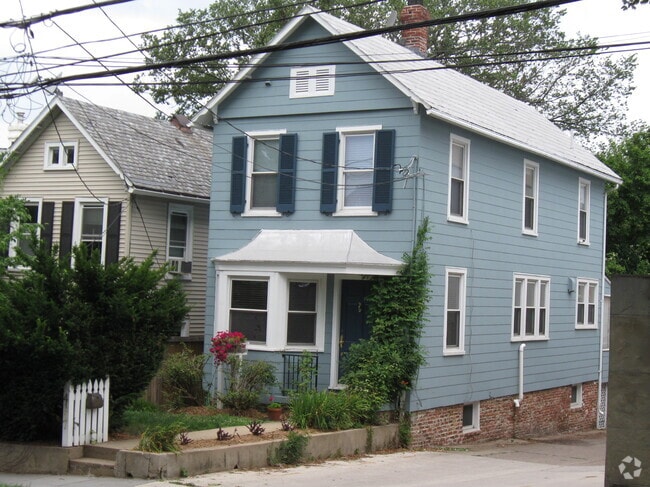 Building Photo - 4117 Brandywine St., NW Unit Back Upstairs Bedroom Rental