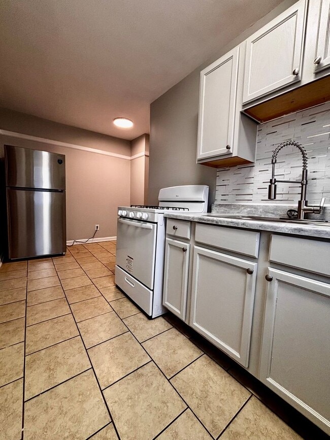 Building Photo - Cozy & Convenient Studio Apartment in Fair... Unit 237 - A