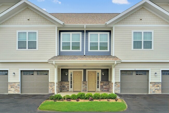 High Bluff Resident Building Exterior - High Bluff at Creekwood Crossing