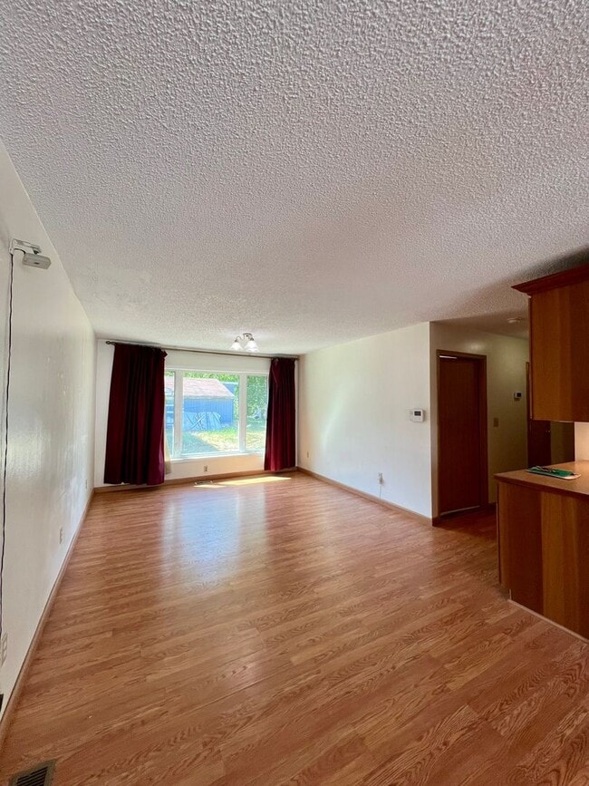 Photo - Dunlap Ave 4018- Unit #A (Upstairs)