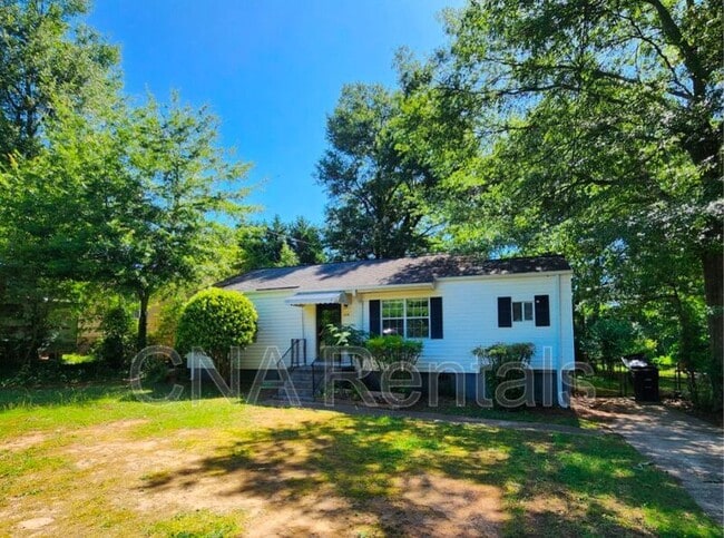 Building Photo - 104 E Acres Dr SE