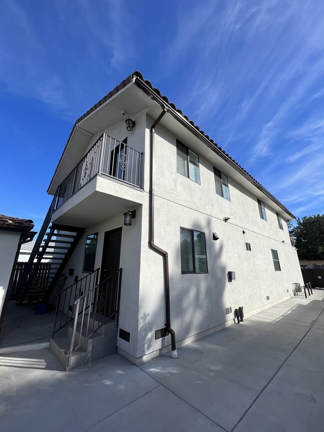 Building Photo - 2 Bedroom 1 Bath Apartment, New Construction