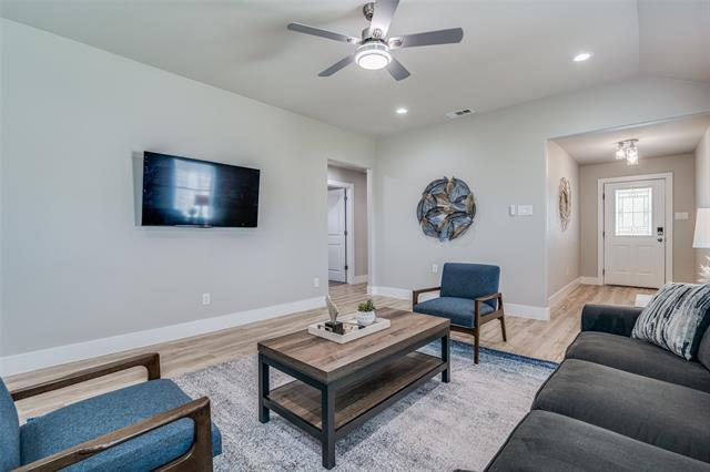 Photo - 2845 Oakdale St