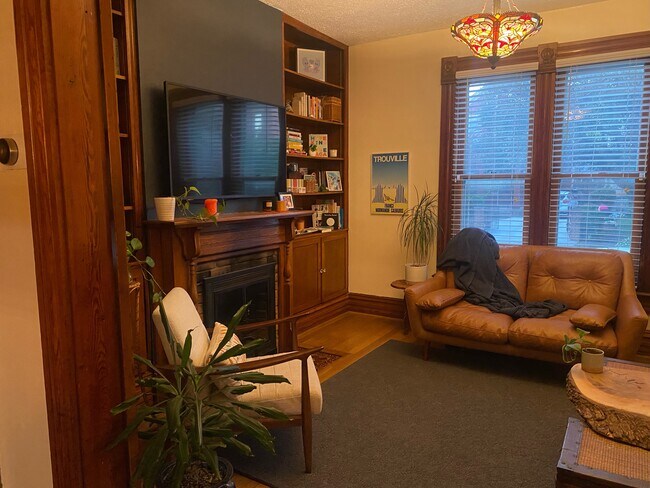 Photo - 335 W 2nd Ave