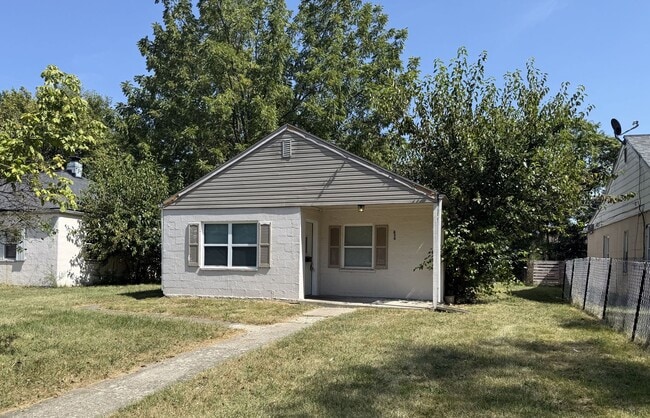 Building Photo - 636 S Wheatland Ave