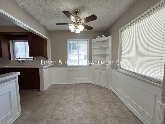 Photo - 5889 Rose Ave