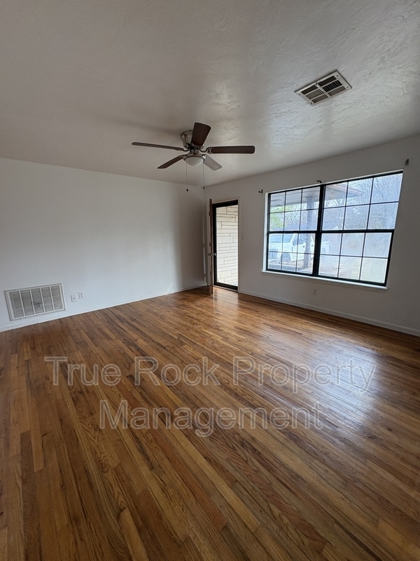 Photo - 403 N Hillcrest Ave