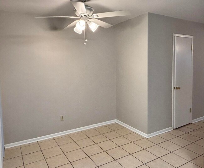 Photo - 696 Tyner St