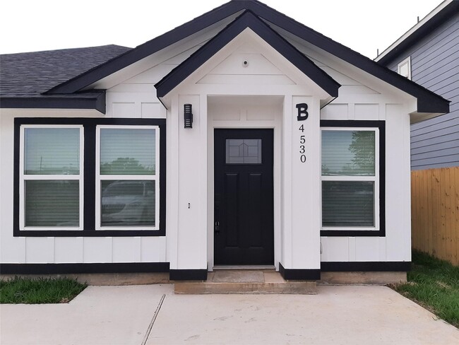 Photo - 4530 Mayflower St