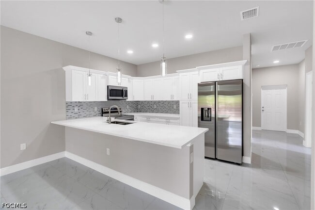 Photo - 726 Newhall St E