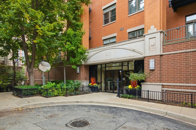 Photo - 333 N Jefferson St Unit 201