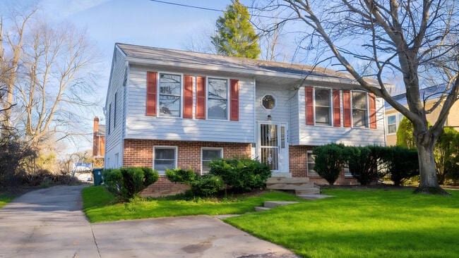 Building Photo - 8729 36th Ave