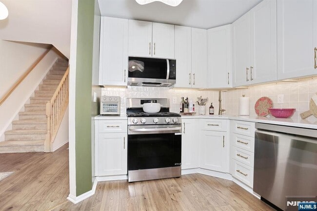 Photo - 2051 Charles