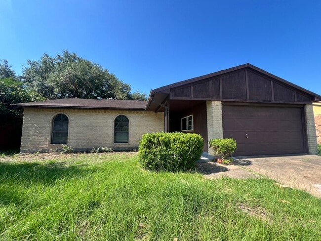Updated 3-Bedroom Home recently updated. - Updated 3-Bedroom Home recently updated.