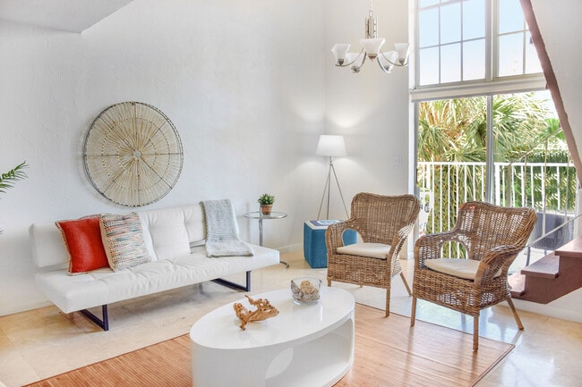 Coral Reef at Key Biscayne Apartments - Coral Reef at Key Biscayne Apartments