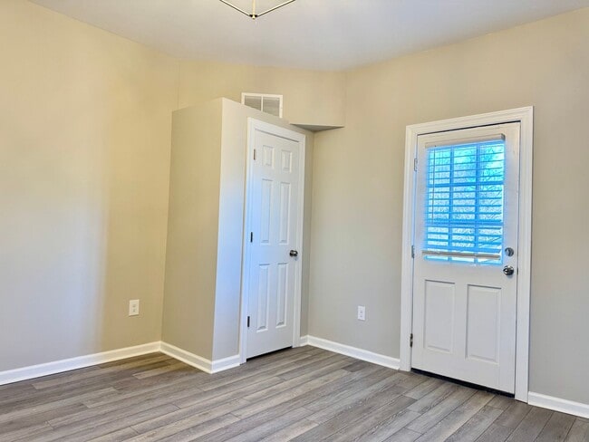 Photo - 218 College St Unit B