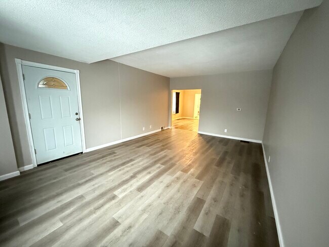 Photo - 380 Falconer St. Unit Lower