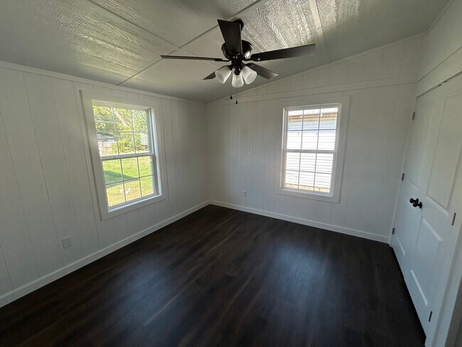 Photo - 305 W Broadway Ave