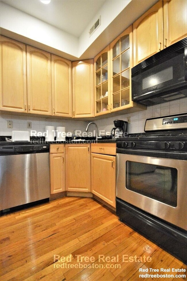 Photo - 1031 Tremont St Unit 3
