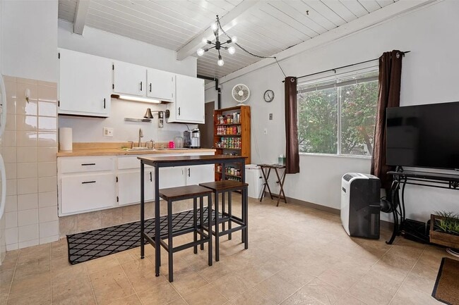 Building Photo - 3220 Clark St Unit 3220 S. Clark St