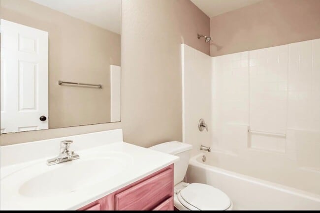 Photo - 1628 W Minton St
