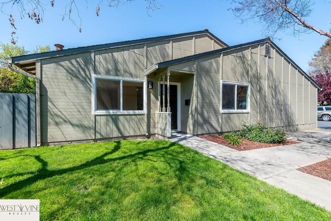 Building Photo - Beautiful 2 Bedroom Condo | Attached Garag...