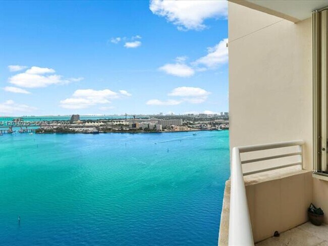 Photo - 888 Brickell Key Dr Unidad 888 Brickell Key # 2510