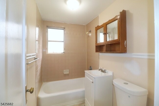 Photo - 592 Sherman Ave Unit D1