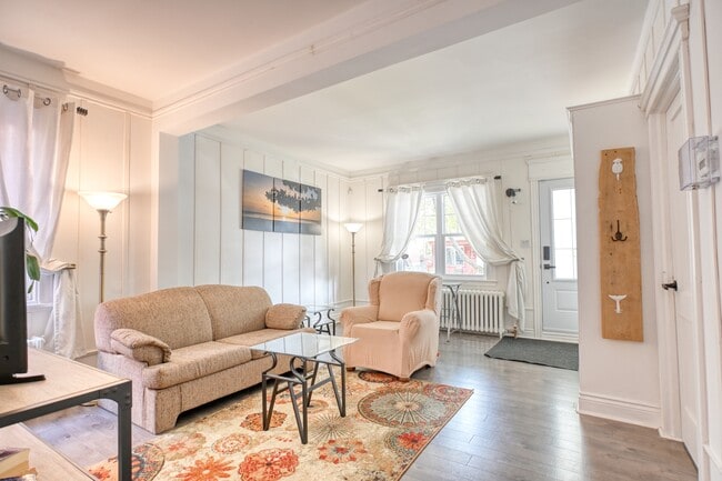 Building Photo - 1849 Rue De La Bastille