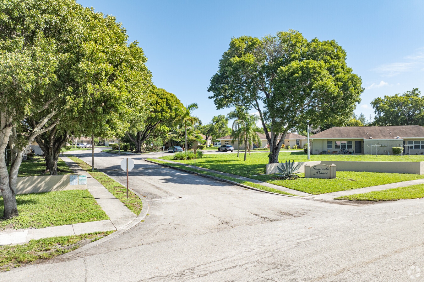 Entrance - Seminole Manor