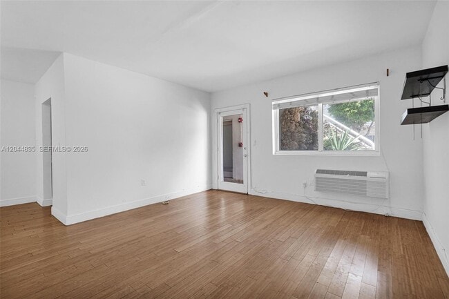 Photo - 320 85th St Unidad 4