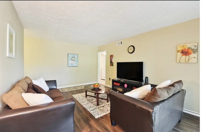 Photo - 144 Scandia Cir