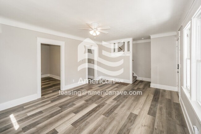 Photo - 1735 Joffre Ave