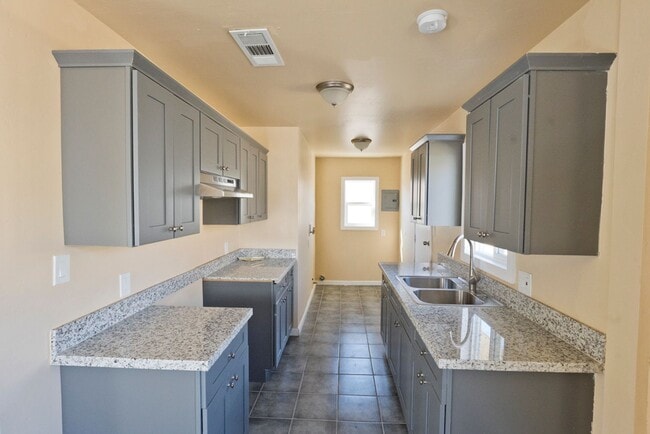 Photo - 322 Woodrow Ave Unit B