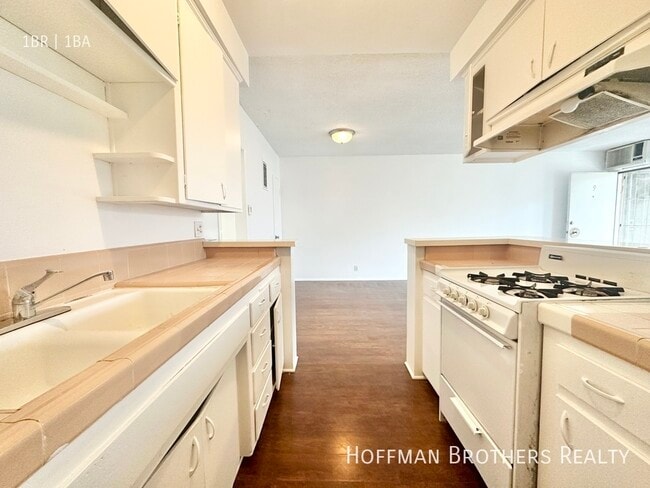 Photo - 7171 Lexington Ave Unidad 9