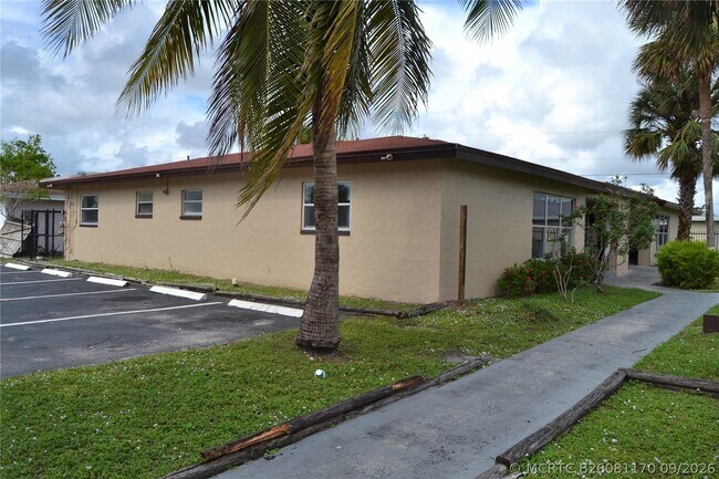 5631 NW 27th Ct Unidad 5631
