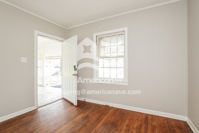 Photo - 403 Lowdermilk St