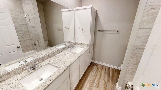 Building Photo - 2107 Wildewood Dr Rental