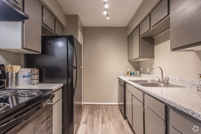 1 BR, 1 BA - 746 SF - B