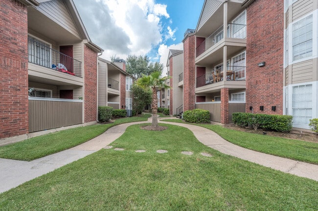 Parque at Bellaire Exterior