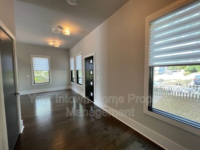 Photo - 213 South Ave SE